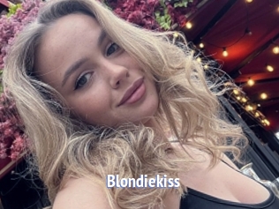 Blondiekiss