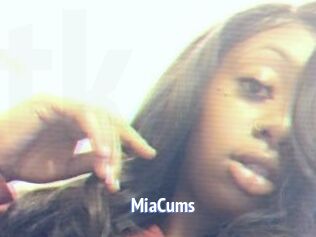 MiaCums